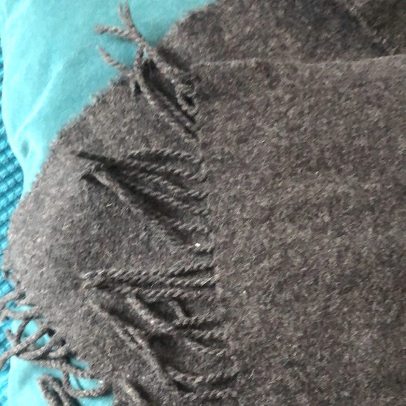 100% Merino Wool Grey Scarf - Picture 3 of 3